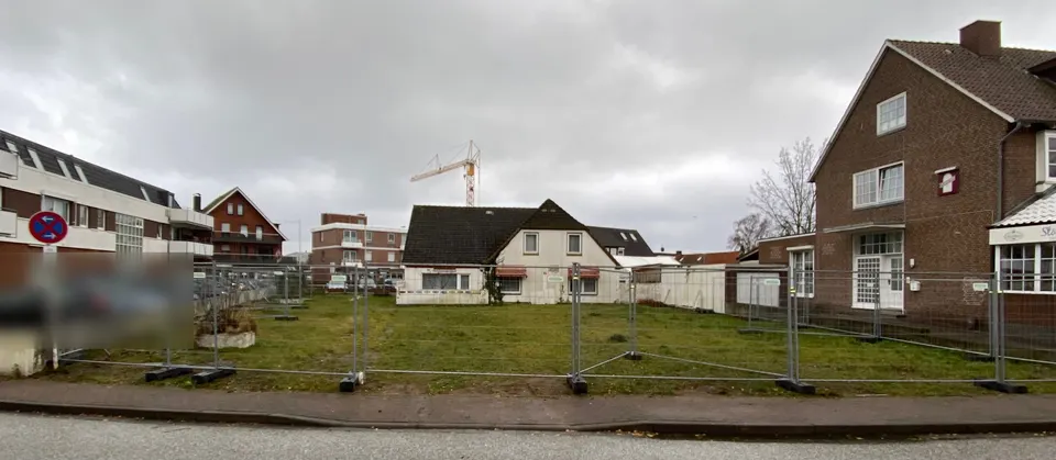 Grundstück mit Bestandsgebäuden im Ortskern von Grömitz vor dem Abriss